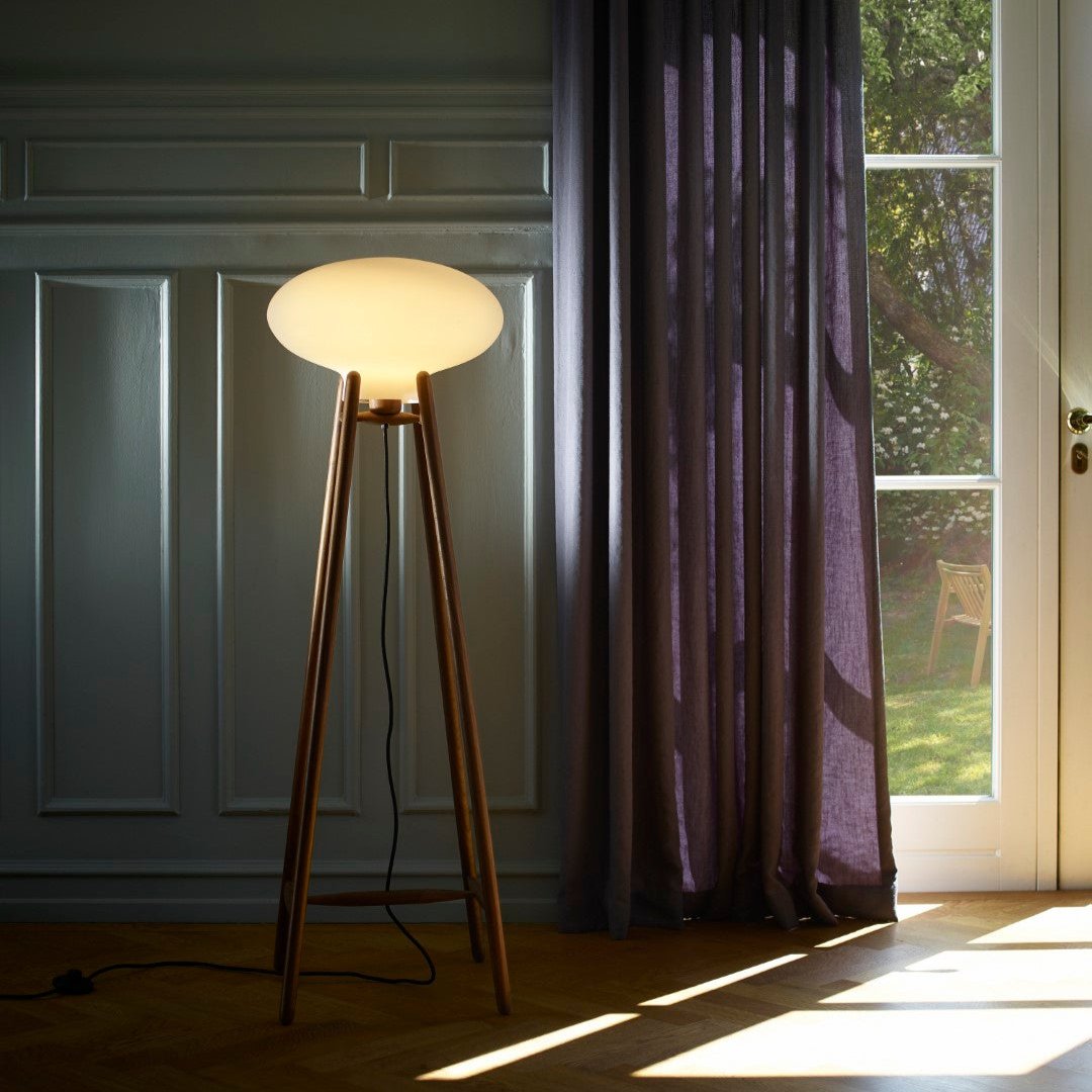 U5 Hiti - Floor lamp - Walnut - Opal glass