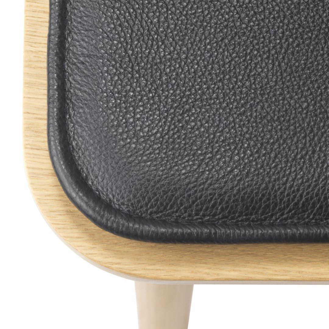 R5 Nøje - Cushion - Leather - Black - J48