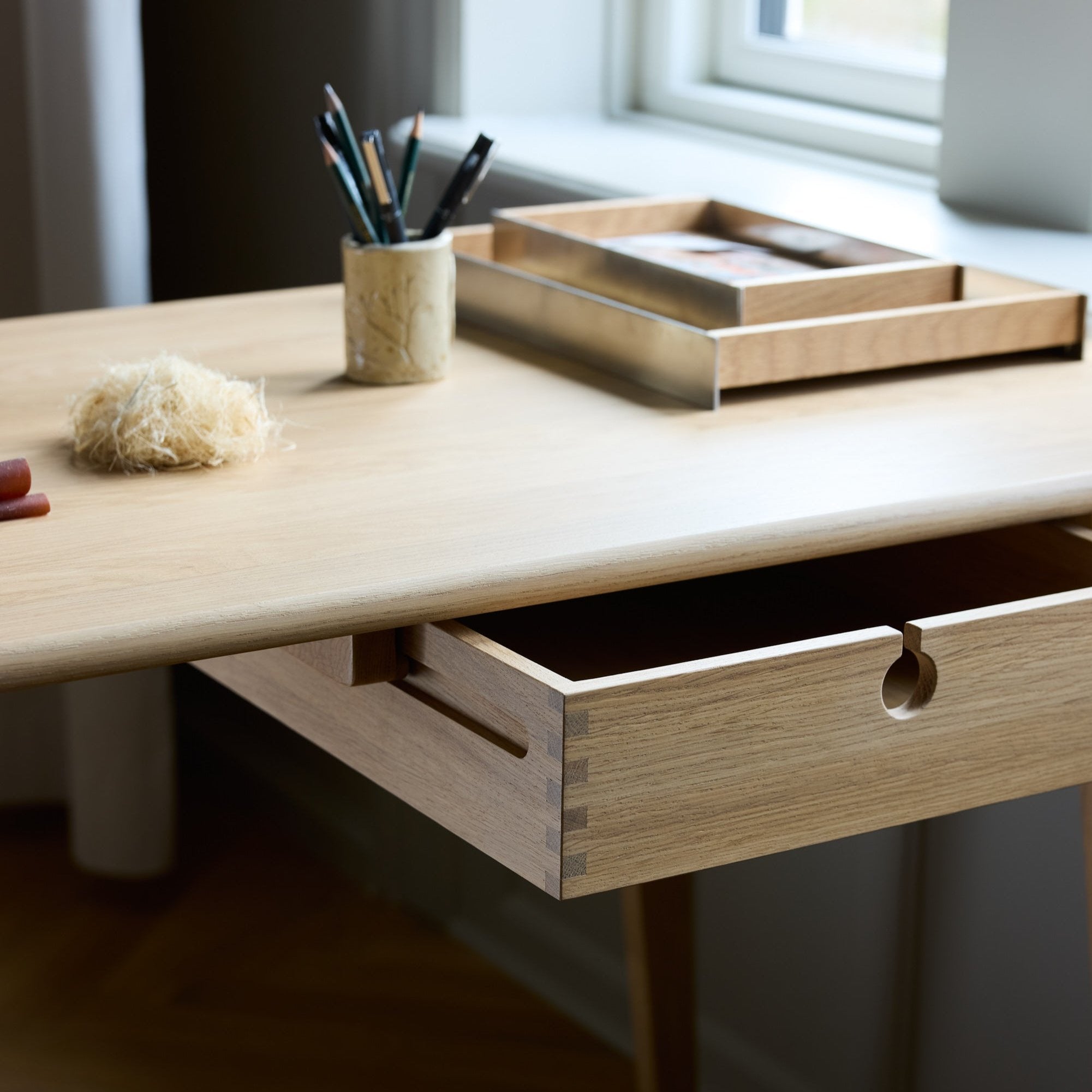 C67 Butler - Desk - Oak - Small