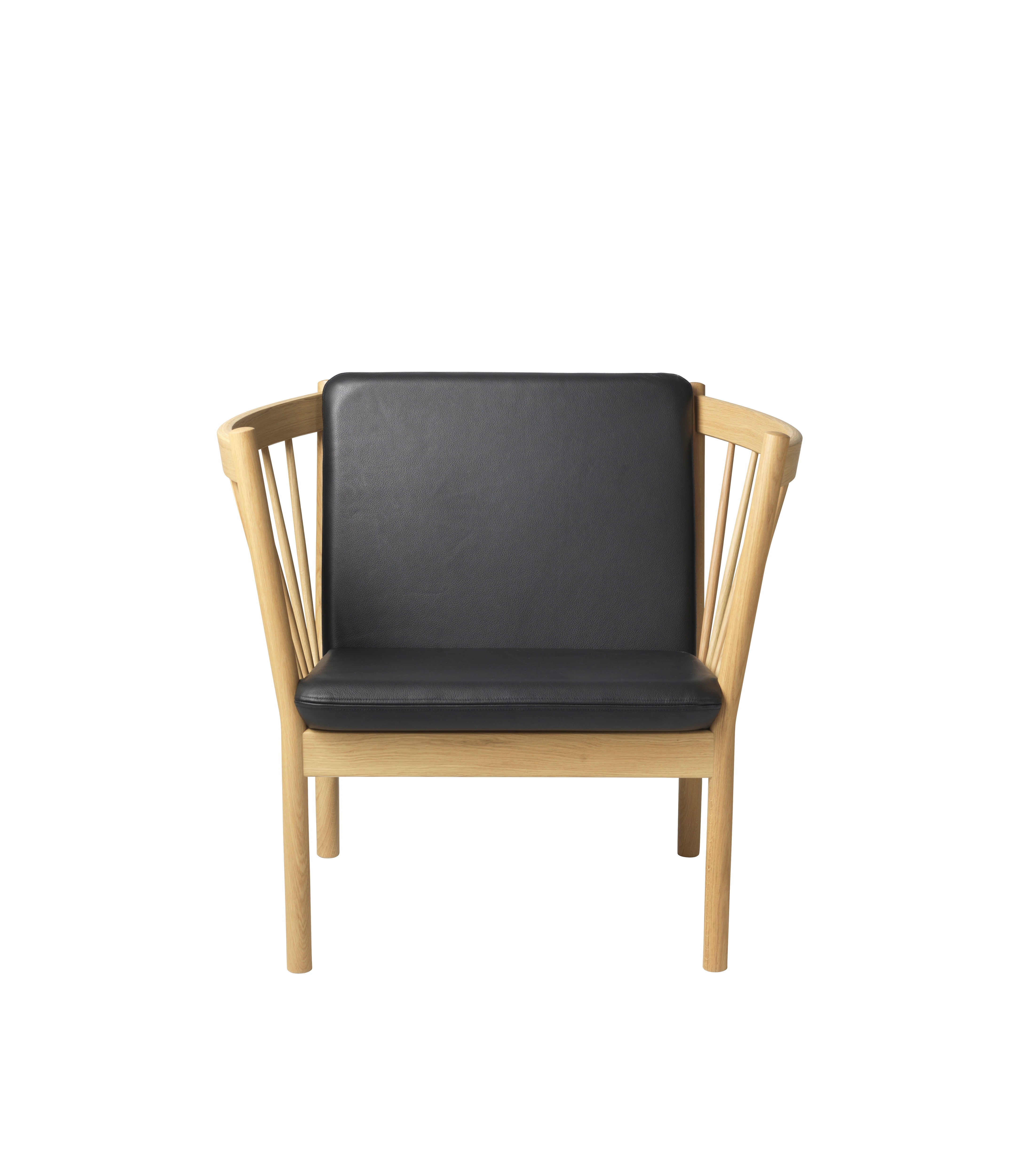 J146 - Armchair - Oak - Black leather 