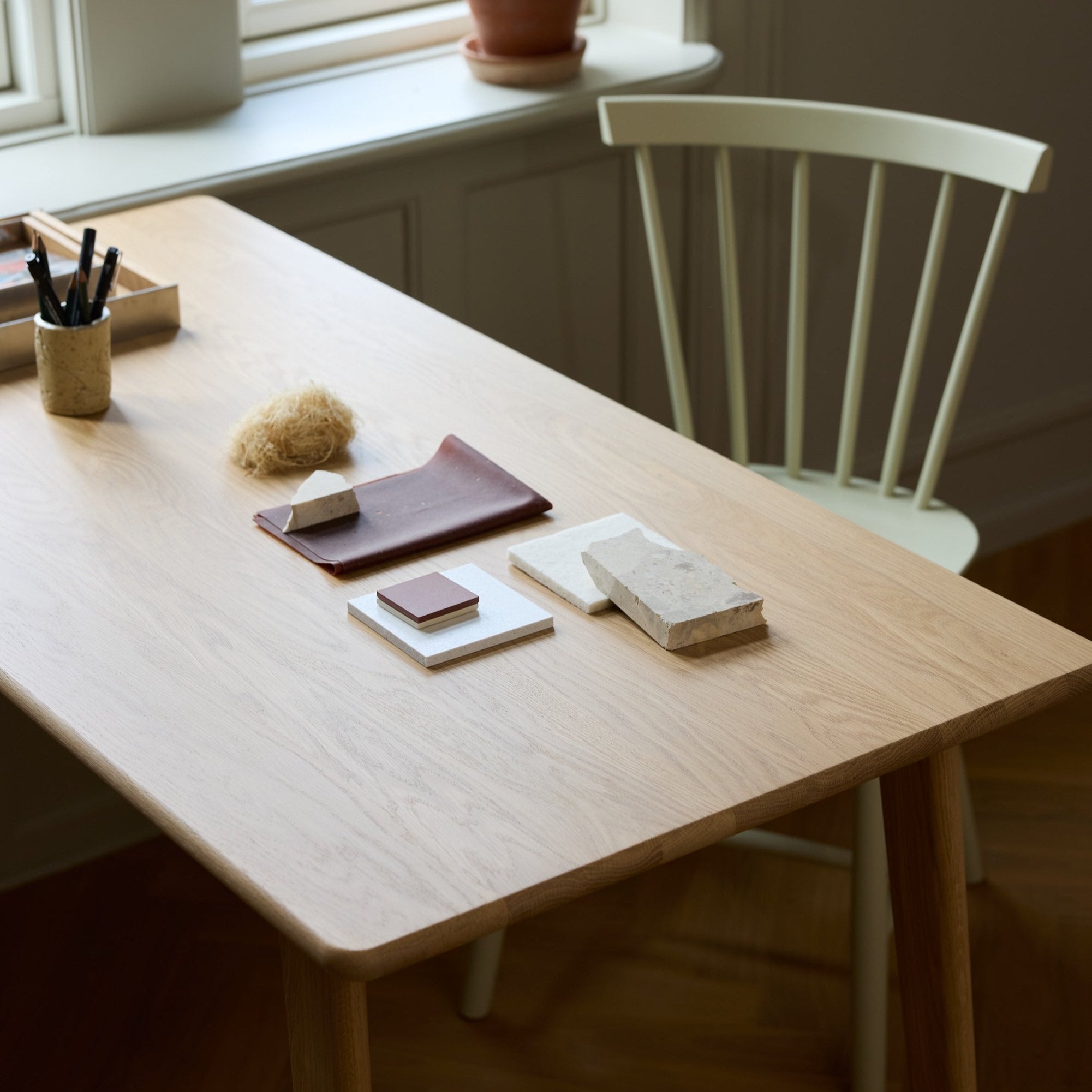 C67 Butler - Desk - Oak - Small