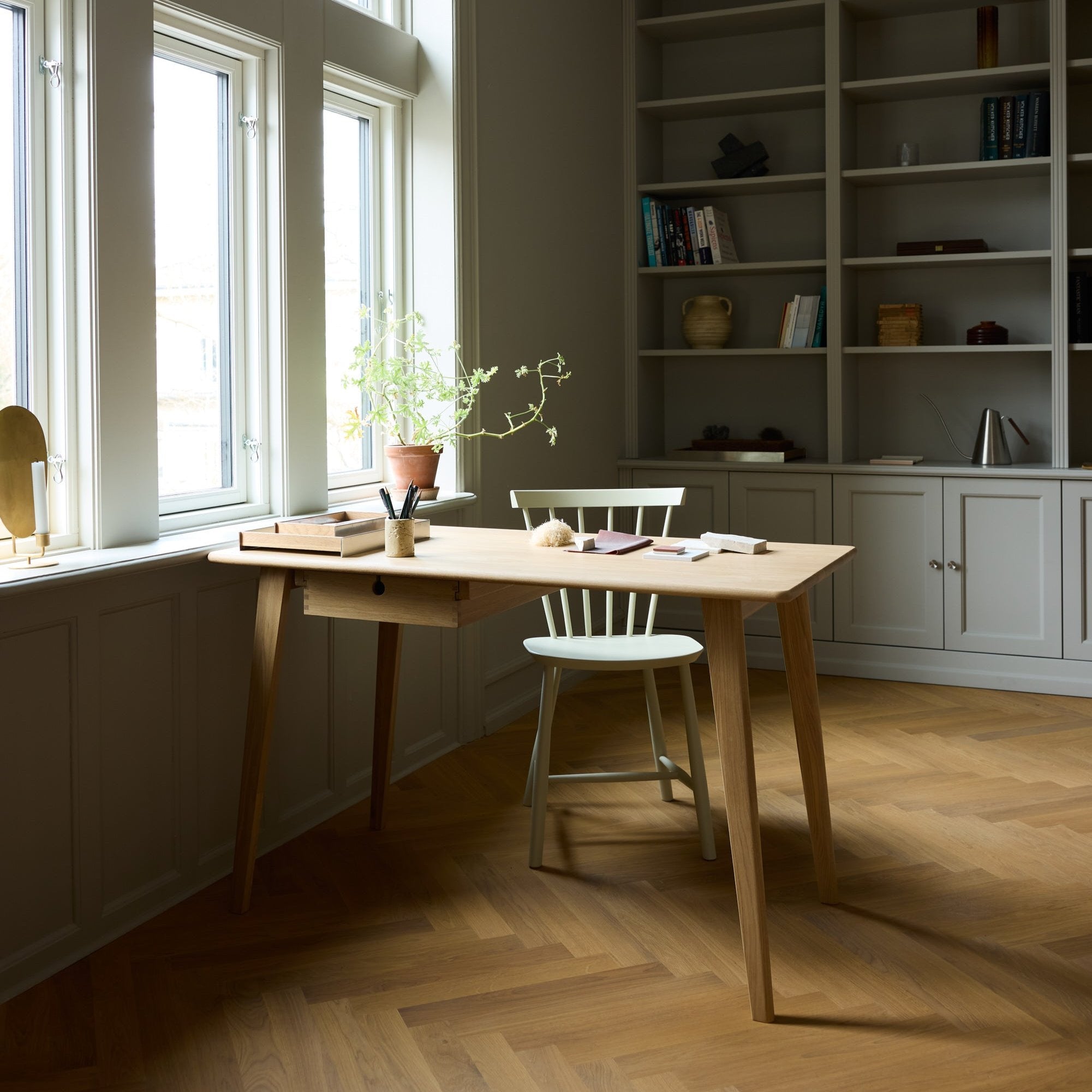 C67 Butler - Desk - Oak - Small