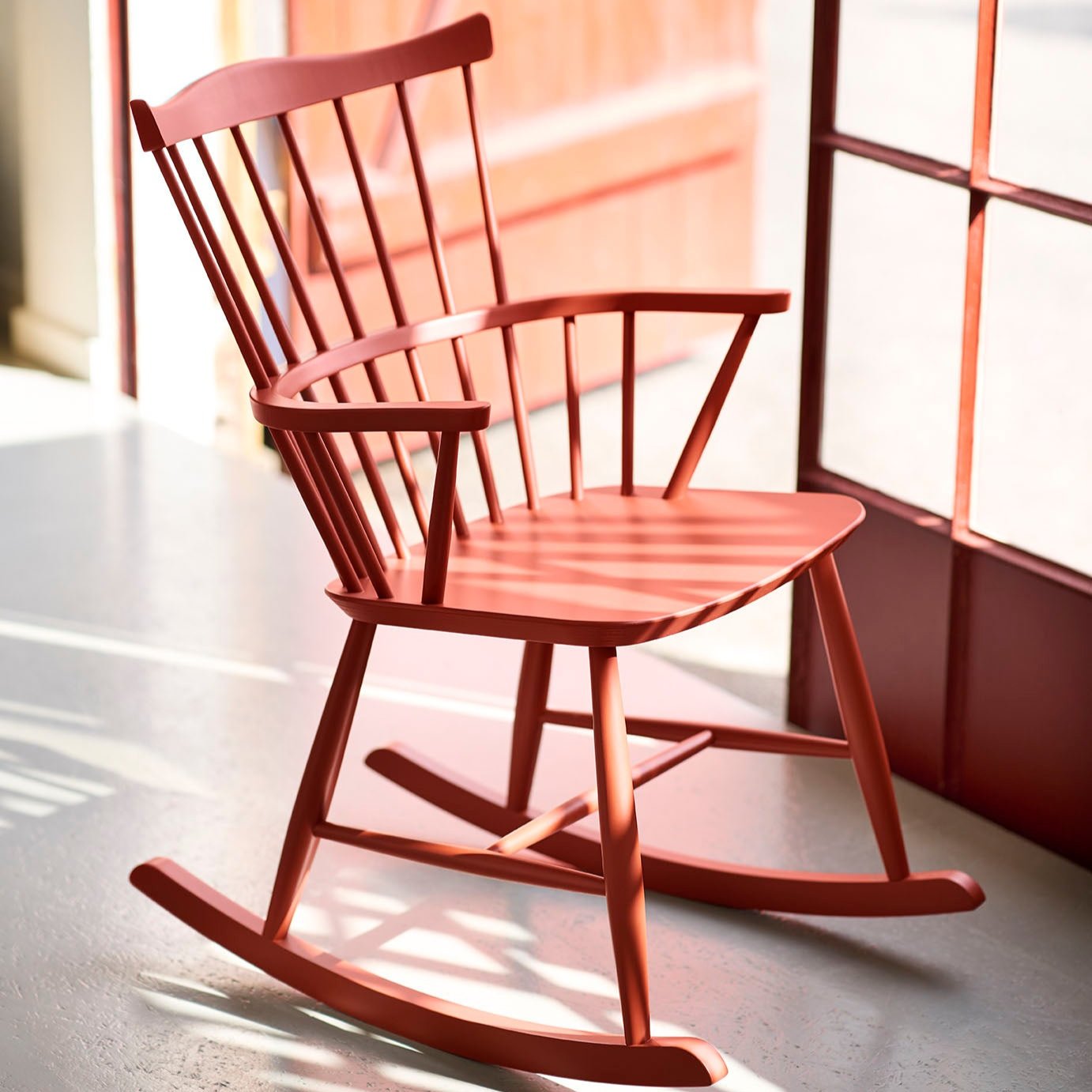 J52G - Rocking chair - Beech - Brick Red