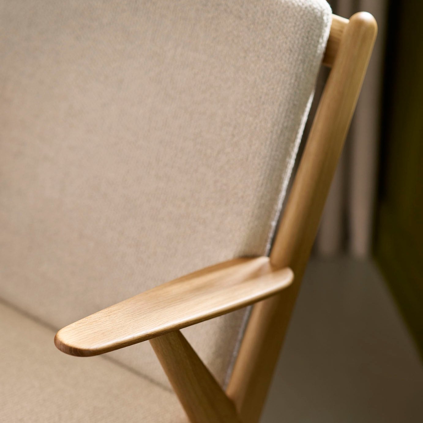 J53 - Armchair - Oak - Beige