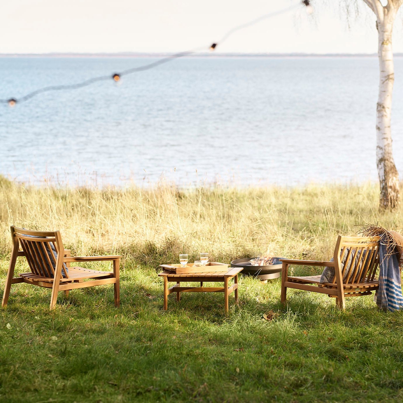 M19 Sammen Lavt loungebord Teak Natur af Thomas E. Alken - Miljøbillede