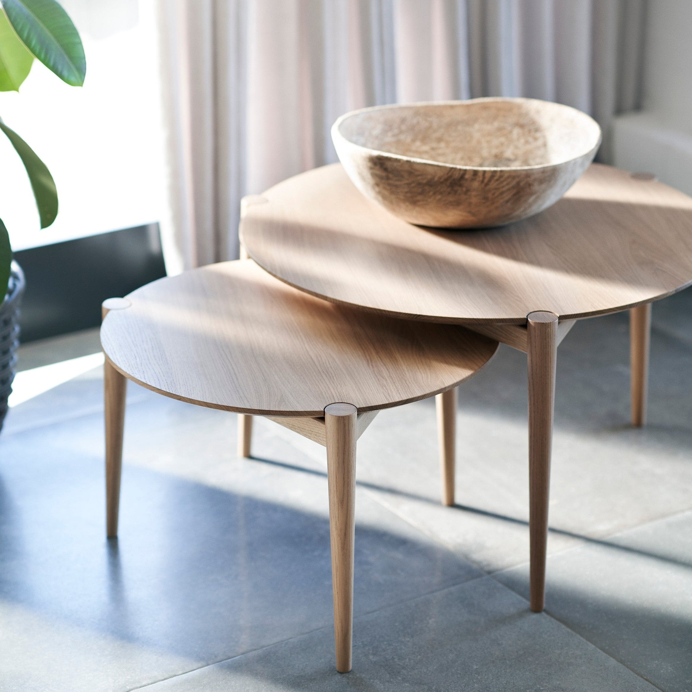 D102 Søs - Coffee table - Oak - Lacquered - Ø70